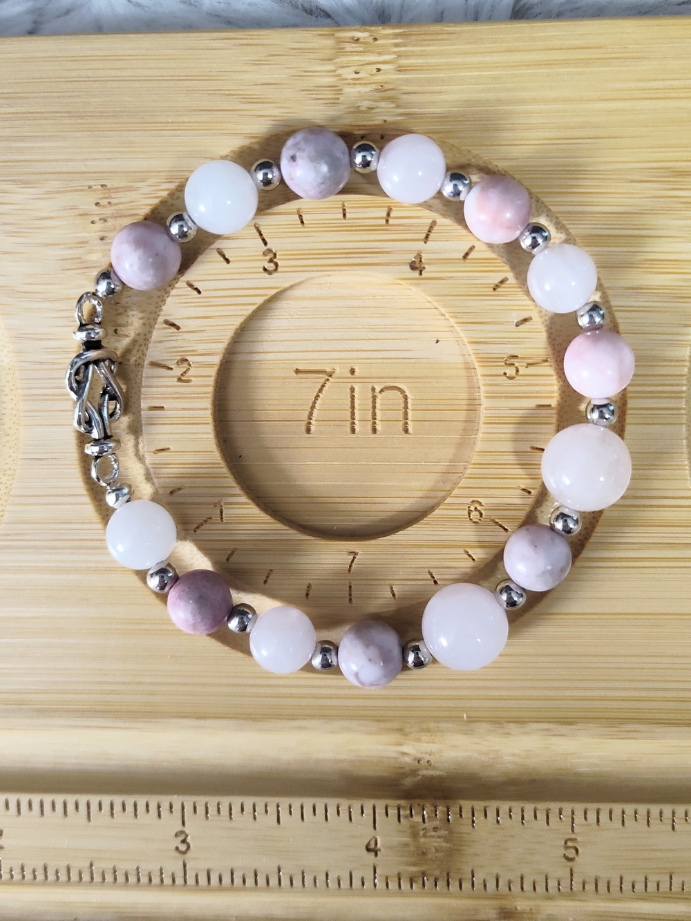 Handcrafted love knot stretch bracelet with quartz and pink howlite